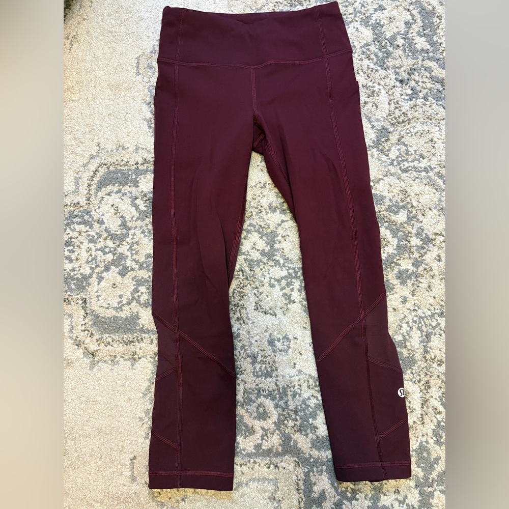 Lululemon cropped leggings.